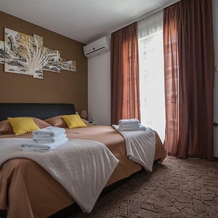 Luxury Apartment With Private Heated Pool Šibenik Kültér fotó